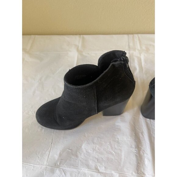 Call it spring  perforated ankle  boot  size 8 zip up - Picture 12 of 15